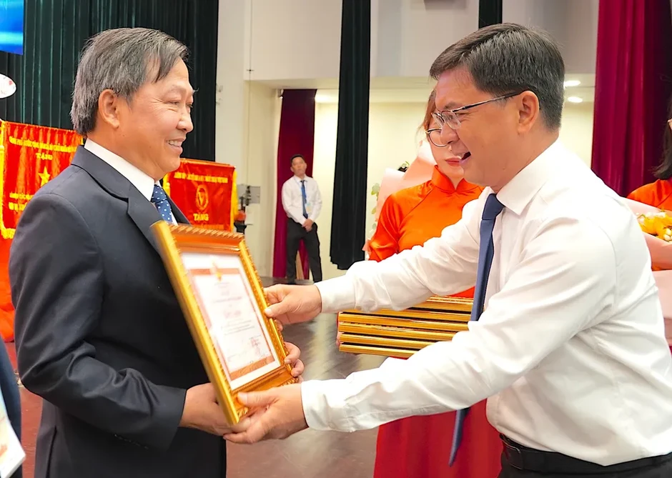 Kết nối trí tuệ, khơi nguồn sáng tạo từ các nhà khoa học giỏi Kết nối trí tuệ, khơi nguồn sáng tạo từ các nhà khoa học giỏi
