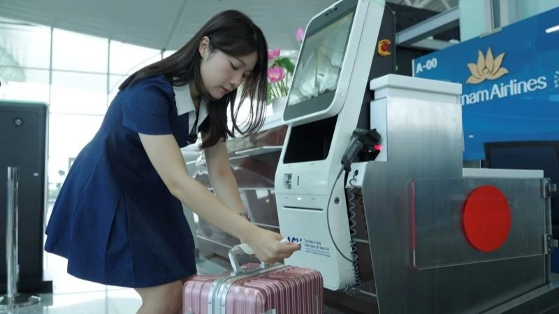 Khách bay quốc tế tại Nội Bài có thể tự làm thủ tục và gửi hành lý tự động Khách bay quốc tế tại Nội Bài có thể tự làm thủ tục và gửi hành lý tự động