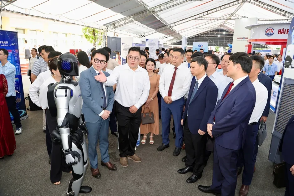 Khai mạc Techfest HaiPhong 2026 với chủ đề “Hội tụ trí tuệ - Vươn khơi đổi mới” Khai mạc Techfest HaiPhong 2026 với chủ đề “Hội tụ trí tuệ - Vươn khơi đổi mới”