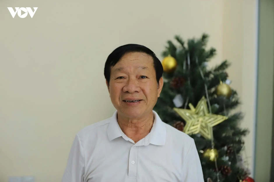 Khi người cao tuổi đứng "bên lề" những phím chạm Khi người cao tuổi đứng "bên lề" những phím chạm