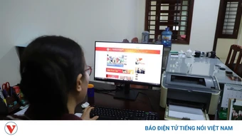 Khi người cao tuổi đứng "bên lề" những phím chạm