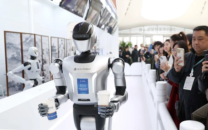 Khoa học cảnh báo: AI ngày càng 'nịnh' người dùng, cổ súy hành vi sai trái Khoa học cảnh báo: AI ngày càng 'nịnh' người dùng, cổ súy hành vi sai trái