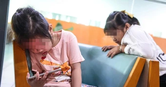 Không thể giao trẻ em cho mạng xã hội: Cần quy định rõ trách nhiệm của các nền tảng số