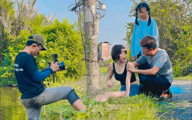 Không thể giao trẻ em cho mạng xã hội: Khi trẻ bị biến thành 'mồi câu view' Không thể giao trẻ em cho mạng xã hội: Khi trẻ bị biến thành 'mồi câu view'