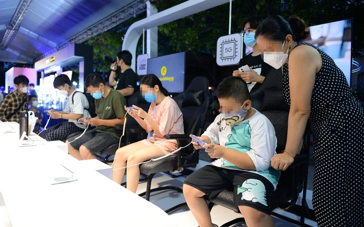 Không thể giao trẻ em cho mạng xã hội: Những đứa trẻ đắm chìm trong thế giới game