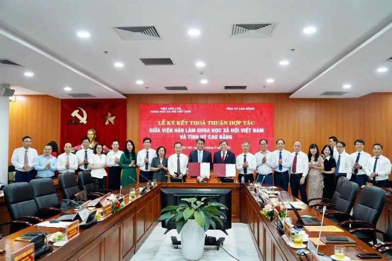 Ký kết Thỏa thuận hợp tác giữa Viện Hàn lâm Khoa học xã hội Việt Nam và Tỉnh ủy Cao Bằng Ký kết Thỏa thuận hợp tác giữa Viện Hàn lâm Khoa học xã hội Việt Nam và Tỉnh ủy Cao Bằng