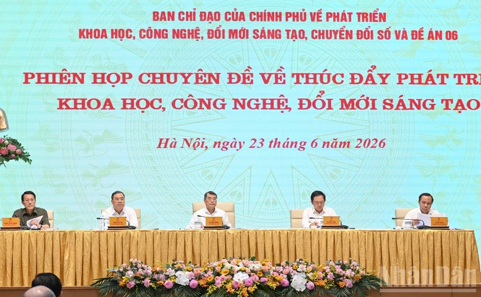 Lấy sản phẩm đầu ra, khả năng thương mại hóa, đóng góp cho tăng trưởng kinh tế làm thước đo hiệu quả Lấy sản phẩm đầu ra, khả năng thương mại hóa, đóng góp cho tăng trưởng kinh tế làm thước đo hiệu quả
