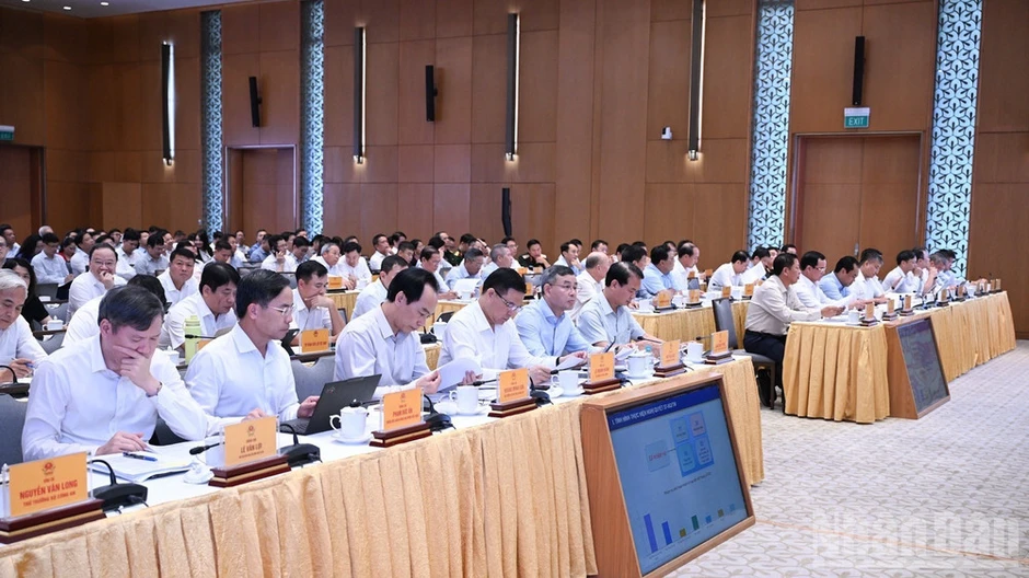 Lấy sản phẩm đầu ra, khả năng thương mại hóa, đóng góp cho tăng trưởng kinh tế làm thước đo hiệu quả Lấy sản phẩm đầu ra, khả năng thương mại hóa, đóng góp cho tăng trưởng kinh tế làm thước đo hiệu quả