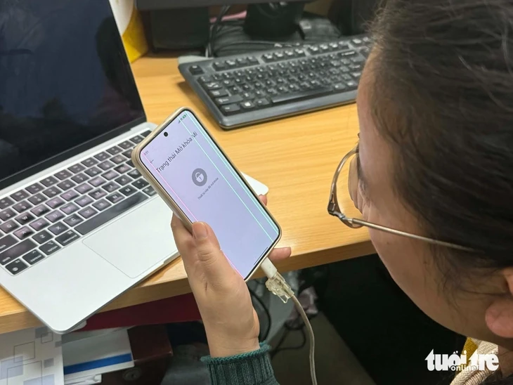 Lên mạng tìm thợ mở lại Mobile Banking, người dùng hoang mang vì loạt vấn đề Lên mạng tìm thợ mở lại Mobile Banking, người dùng hoang mang vì loạt vấn đề