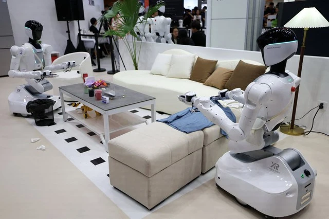 Nghề huấn luyện robot tại Trung Quốc: Rửa bát 200 lần/ngày kiếm 25 triệu, ngậm ngùi "dạy việc" cho sẽ kẻ cướp chén cơm của mình Nghề huấn luyện robot tại Trung Quốc: Rửa bát 200 lần/ngày kiếm 25 triệu, ngậm ngùi "dạy việc" cho sẽ kẻ cướp chén cơm của mình