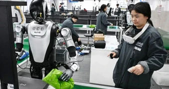 Nghề huấn luyện robot tại Trung Quốc: Rửa bát 200 lần/ngày kiếm 25 triệu, ngậm ngùi "dạy việc" cho sẽ kẻ cướp chén cơm của mình