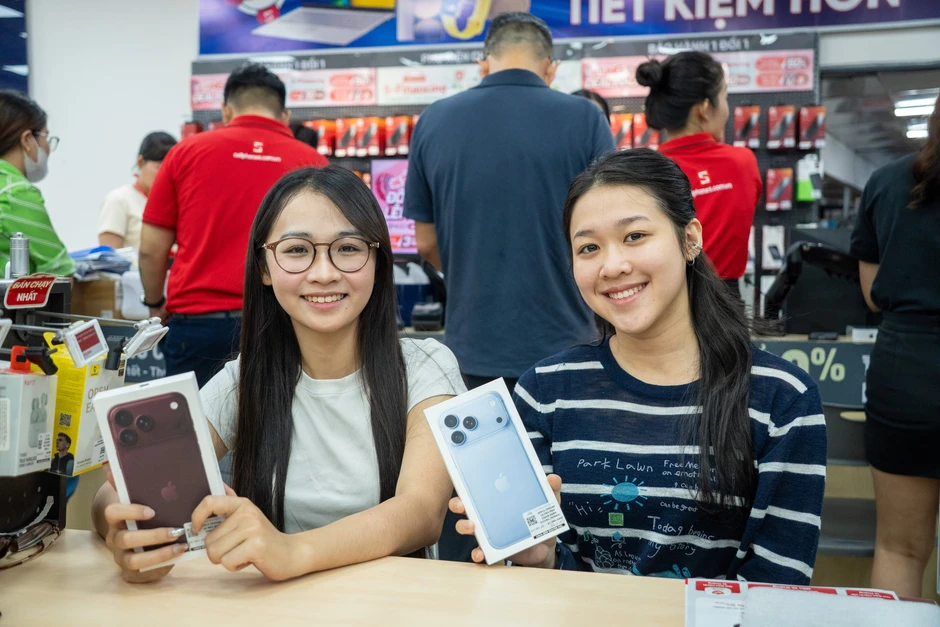 Người Việt dậy sớm xếp hàng dài mua iPhone 18 Người Việt dậy sớm xếp hàng dài mua iPhone 18
