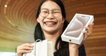 Người Việt "quá giàu và mê iPhone": iPhone 18 Pro bán ảm đạm trên thế giới, Việt Nam vẫn mua ầm ầm
