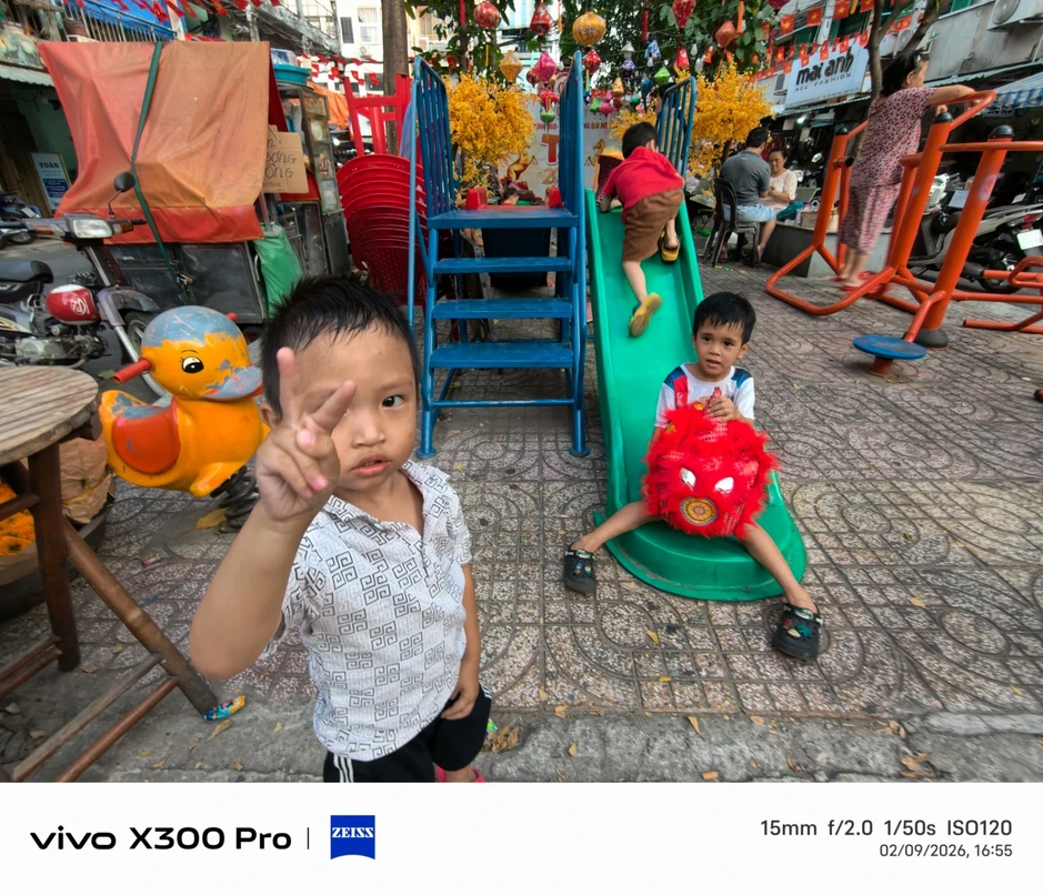 Những khoảnh khắc Tết đời thường qua lăng kính Zeiss từ vivo X300 Pro Những khoảnh khắc Tết đời thường qua lăng kính Zeiss từ vivo X300 Pro