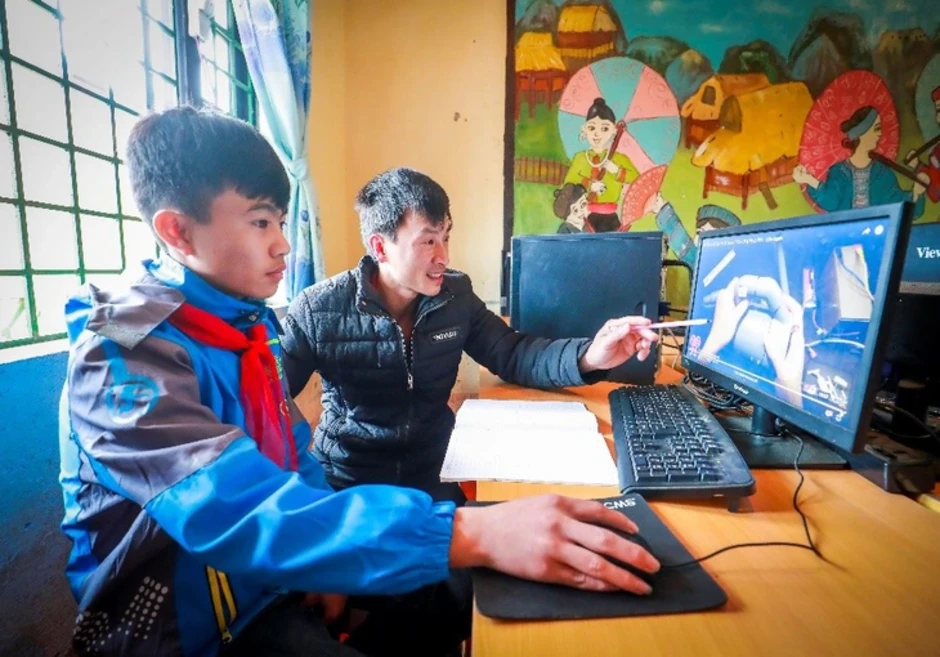 Những người mang Internet đến với trường học: ‘Ánh mắt thầy và trò khiến chúng tôi nhớ mãi’ Những người mang Internet đến với trường học: ‘Ánh mắt thầy và trò khiến chúng tôi nhớ mãi’