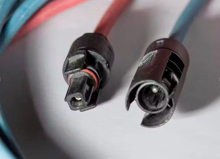 Nước ngoài gọi hai đầu phích cắm điện như này là "đầu đực" và "đầu cái", Việt Nam mình gọi là gì? Nước ngoài gọi hai đầu phích cắm điện như này là "đầu đực" và "đầu cái", Việt Nam mình gọi là gì?