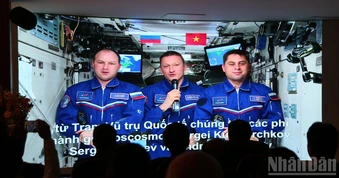Phi hành gia Nga từ trạm vũ trụ ISS gửi lời chúc tới Thủ đô Hà Nội