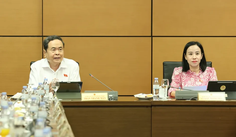 Phục vụ, hỗ trợ người dân nâng cao năng lực tự bảo vệ bằng pháp luật Phục vụ, hỗ trợ người dân nâng cao năng lực tự bảo vệ bằng pháp luật