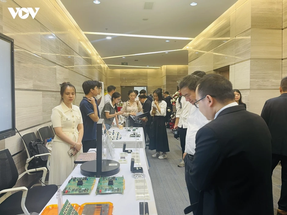 Ra mắt Trung tâm quốc gia hỗ trợ sản xuất thử chip bán dẫn đầu tiên của Việt Nam Ra mắt Trung tâm quốc gia hỗ trợ sản xuất thử chip bán dẫn đầu tiên của Việt Nam