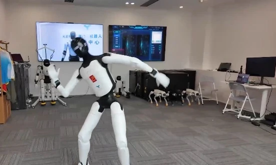Robot hình người tại Trung Quốc mở rộng ứng dụng trong nhiều lĩnh vực