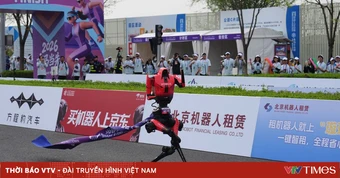 Robot Trung Quốc chạy bán marathon nhanh hơn kỷ lục người