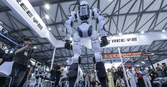 Robot Trung Quốc nhảy cao 2 mét, chạy nhanh hơn Usain Bolt