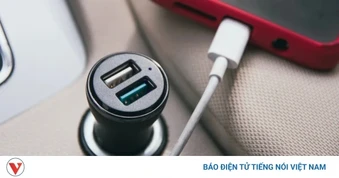 Sạc điện thoại trên ô tô: Tưởng vô hại nhưng tiềm ẩn nguy cơ