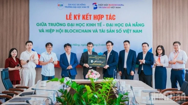 Sinh viên Đà Nẵng tìm hiểu kiến thức trọng tâm về tài chính số