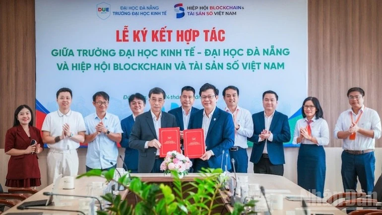 Sinh viên Đà Nẵng tìm hiểu kiến thức trọng tâm về tài chính số