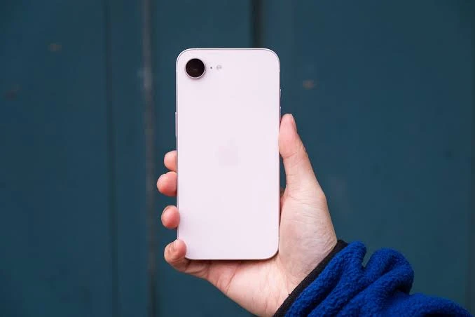 So sánh iPhone 15 và iPhone 17 e: Lựa chọn nào phù hợp nhất năm 2026 So sánh iPhone 15 và iPhone 17 e: Lựa chọn nào phù hợp nhất năm 2026