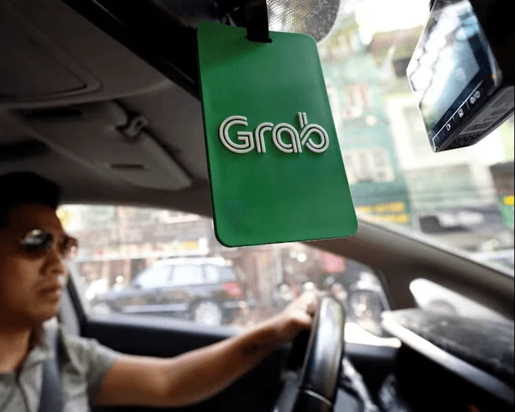 Sống trong ảo mộng tự do, tài xế Grab bị “còng tay” vào xe máy 16 tiếng/ngày: Bán phẩm giá để đổi lấy cái vote 5 sao