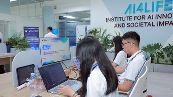 Tám đội lập trình sinh viên bước vào vòng tranh tài trong 24 giờ liên tục
