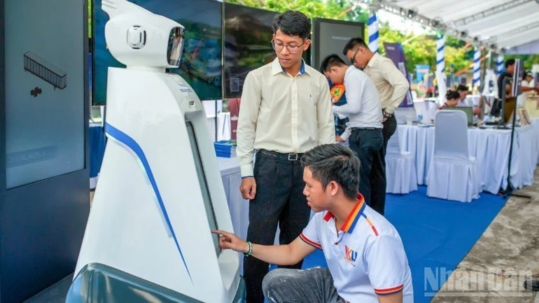 Tăng tốc khoa học, công nghệ, đổi mới sáng tạo và chuyển đổi số Tăng tốc khoa học, công nghệ, đổi mới sáng tạo và chuyển đổi số