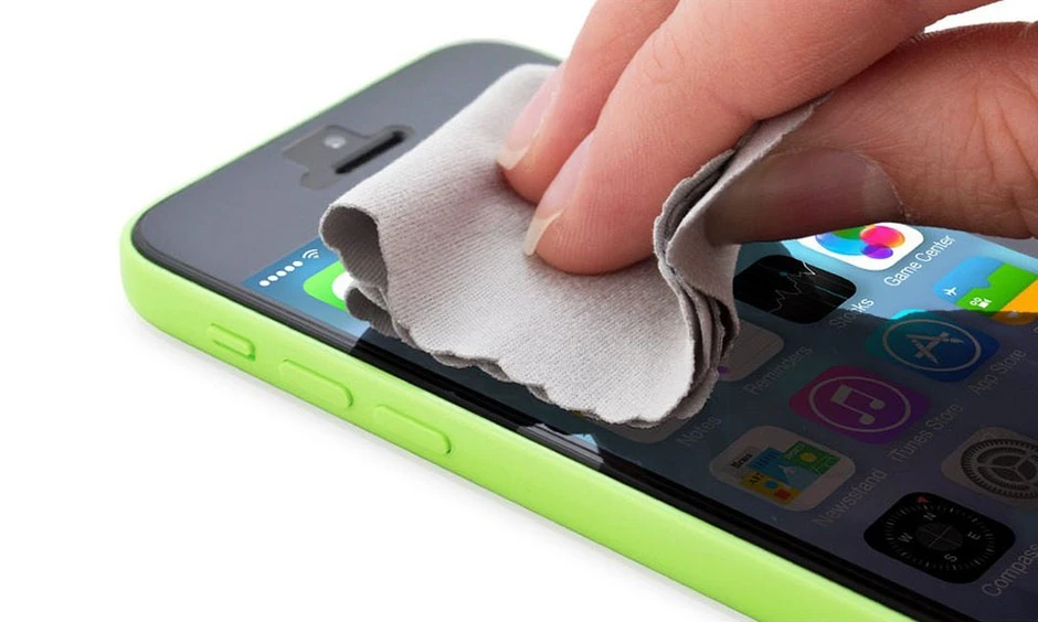 Tất cả người dùng iPhone nên biết rõ: Apple chỉ cách vệ sinh iPhone đúng chuẩn, nhiều người đang làm sai