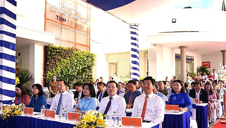 Tây Ninh kỳ vọng trở thành trung tâm đổi mới sáng tạo kết nối khu vực và cả nước Tây Ninh kỳ vọng trở thành trung tâm đổi mới sáng tạo kết nối khu vực và cả nước