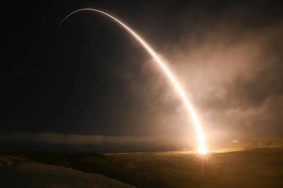 Tên lửa Minuteman III tốc độ Mach 23, công nghệ MIRV, 2 đầu đạn tách rời, xuyên thủng phòng không Nga, Trung Quốc Tên lửa Minuteman III tốc độ Mach 23, công nghệ MIRV, 2 đầu đạn tách rời, xuyên thủng phòng không Nga, Trung Quốc