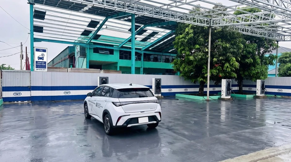 Thần tốc phủ sóng ở miền Nam trong 3 tháng, công ty bán xe điện Trung Quốc rầm rộ ra Bắc: Tiến sát mục tiêu 2.100 trạm sạc trong năm nay Thần tốc phủ sóng ở miền Nam trong 3 tháng, công ty bán xe điện Trung Quốc rầm rộ ra Bắc: Tiến sát mục tiêu 2.100 trạm sạc trong năm nay