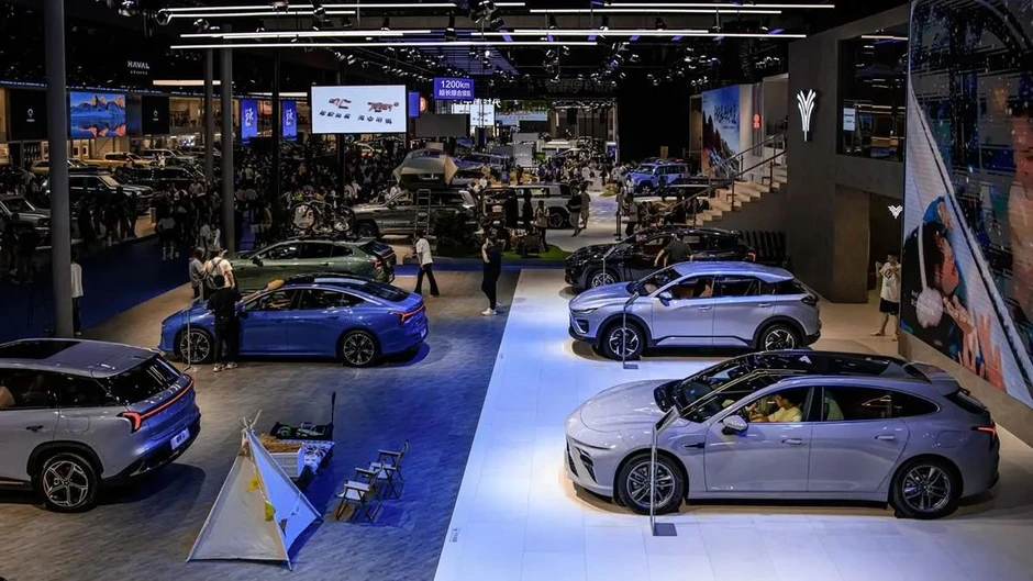 Thợ sửa xe Nga nói về xe Trung Quốc: không có tài liệu sửa, vì họ vốn không định cho ai sửa Thợ sửa xe Nga nói về xe Trung Quốc: không có tài liệu sửa, vì họ vốn không định cho ai sửa