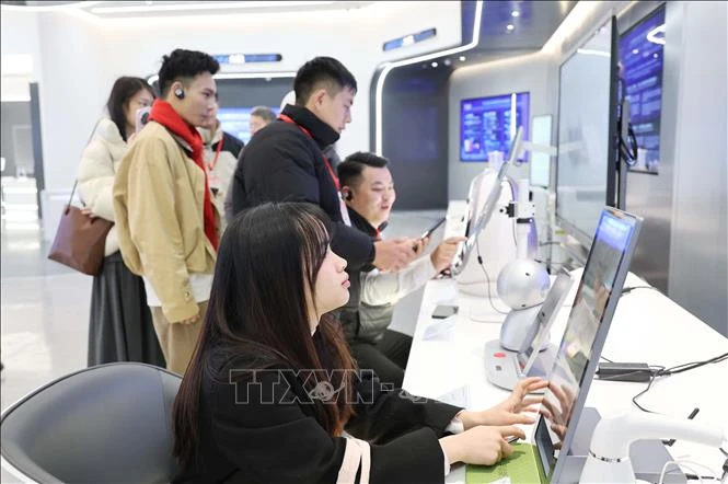 Thúc đẩy hợp tác AI giữa Quảng Tây (Trung Quốc) và các địa phương Việt Nam