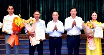 TPHCM trao 17 giải báo chí viết về Nghị quyết 57