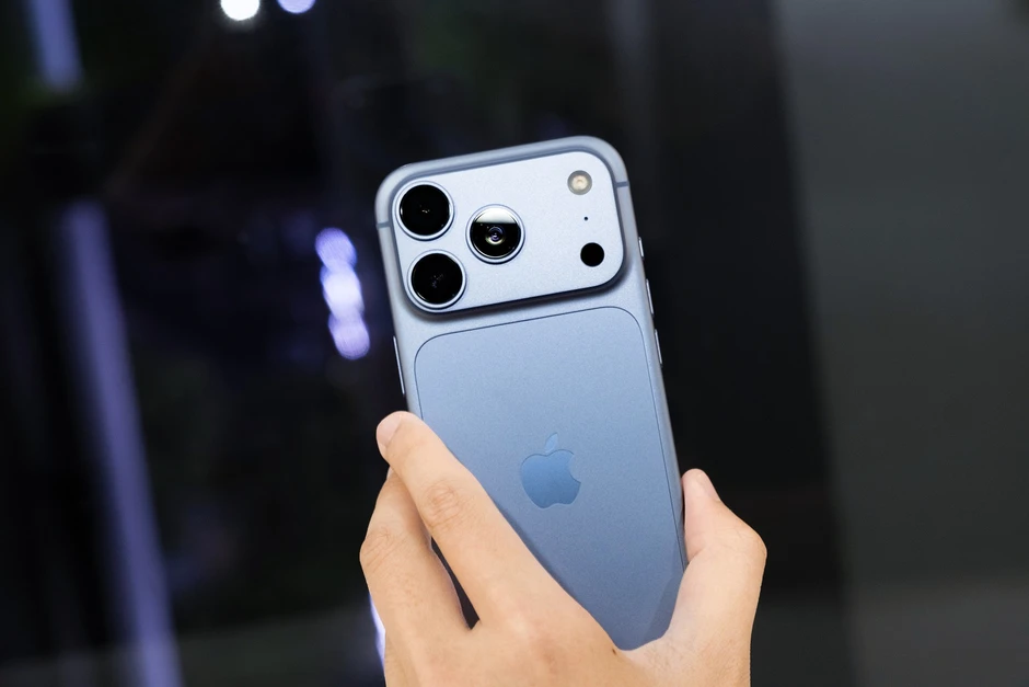 Trên tay sớm iPhone 18 Pro chính hãng Việt Nam: Màu Xanh Băng Thanh càng nhìn càng đẹp lạ!