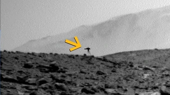Vật thể ba chân kỳ lạ trên Sao Hỏa do xe Curiosity chụp được và sự thật đằng sau bức ảnh