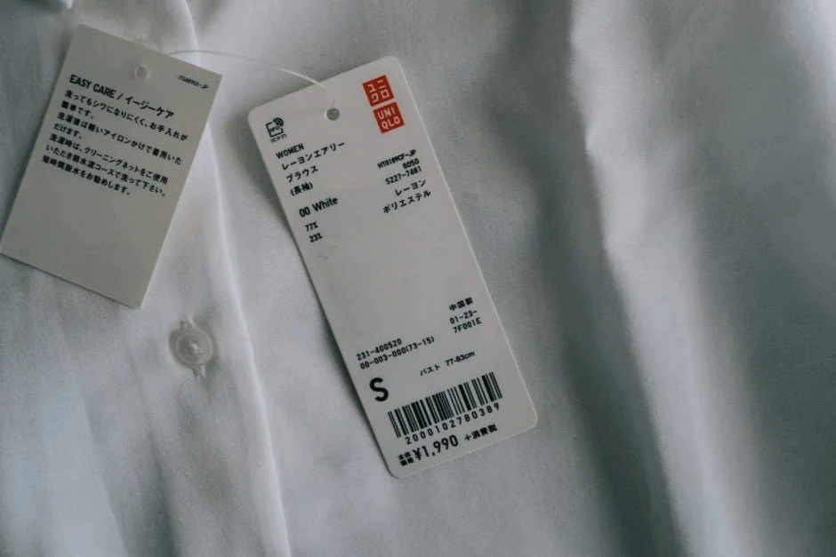 Vì sao "cầm nhầm" quần áo ra ngoài cửa hàng Uniqlo là còi hú inh tai, báo hiệu bạn ăn trộm? Vì sao "cầm nhầm" quần áo ra ngoài cửa hàng Uniqlo là còi hú inh tai, báo hiệu bạn ăn trộm?
