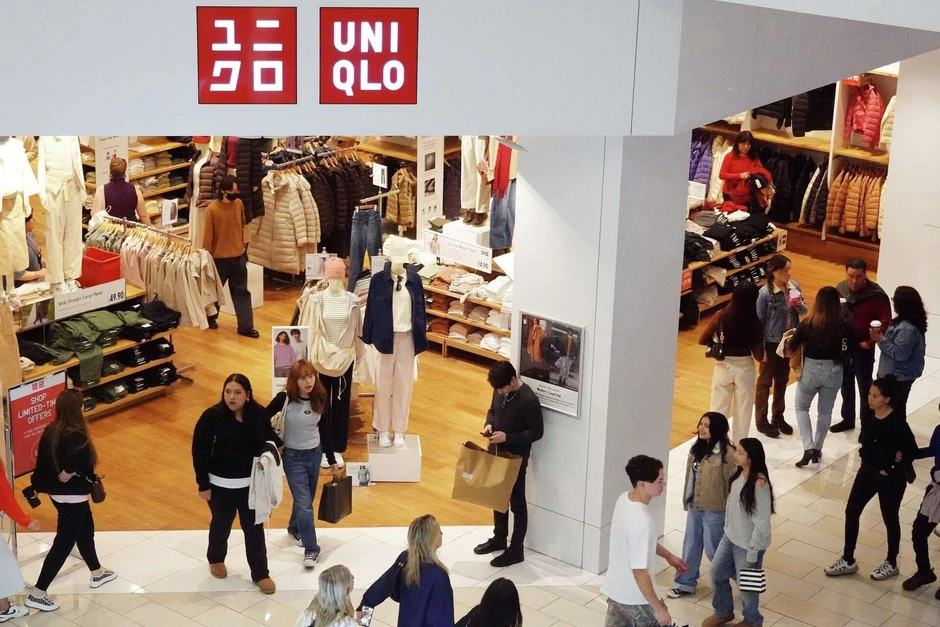 Vì sao "cầm nhầm" quần áo ra ngoài cửa hàng Uniqlo là còi hú inh tai, báo hiệu bạn ăn trộm? Vì sao "cầm nhầm" quần áo ra ngoài cửa hàng Uniqlo là còi hú inh tai, báo hiệu bạn ăn trộm?