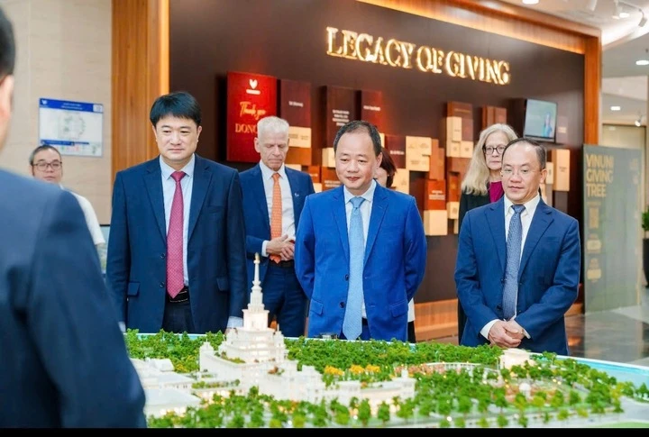 Vingroup và Viện Hàn lâm KH&CN Việt Nam hợp tác phát triển công nghệ mũi nhọn Vingroup và Viện Hàn lâm KH&CN Việt Nam hợp tác phát triển công nghệ mũi nhọn
