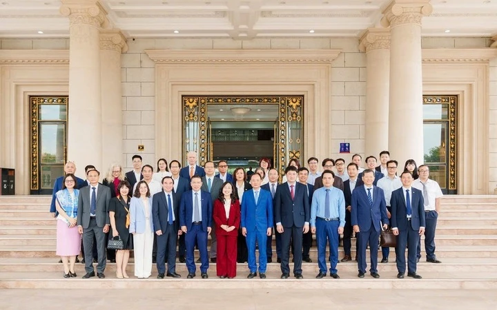 Vingroup và Viện Hàn lâm KH&CN Việt Nam hợp tác phát triển công nghệ mũi nhọn Vingroup và Viện Hàn lâm KH&CN Việt Nam hợp tác phát triển công nghệ mũi nhọn