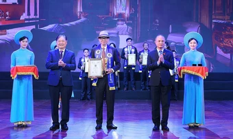 Vinh danh 97 đơn vị đạt thành tựu xuất sắc trong chuyển đổi số