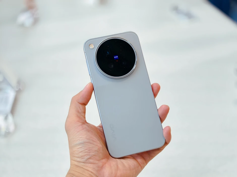vivo X500 series chính thức: Nâng cấp quá ngon, camera chụp đẹp như máy ảnh, có bán chính hãng cả bản Pro Max vivo X500 series chính thức: Nâng cấp quá ngon, camera chụp đẹp như máy ảnh, có bán chính hãng cả bản Pro Max