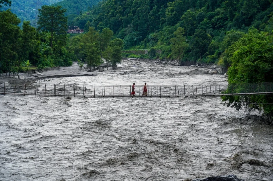 Vụ lũ quét Nepal-Trung Quốc: Biết là sống dưới chân sông băng khác gì "rước tử thần về nhà", sao không ai chịu rời đi?