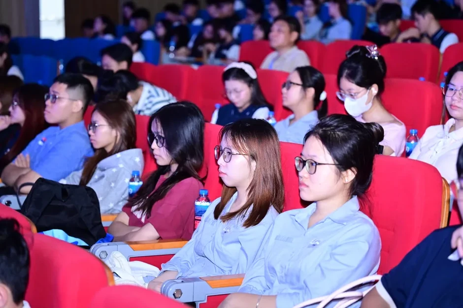 Xây dựng thói quen "kiểm trước và tin sau" trên không gian mạng Xây dựng thói quen "kiểm trước và tin sau" trên không gian mạng